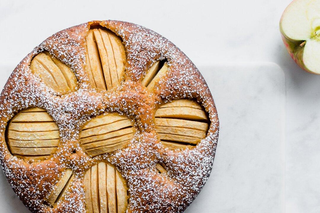 Einkorn Apple Cake