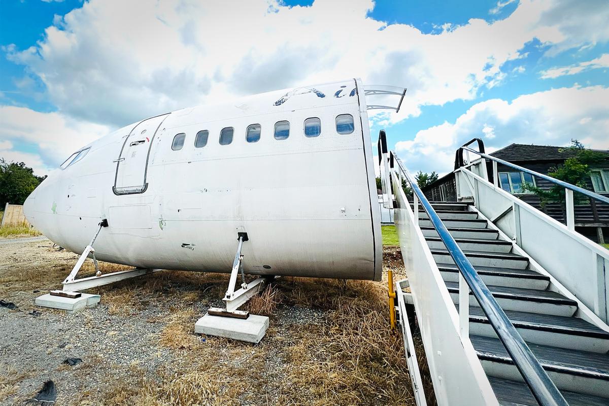 Man Spends $18,700 Flipping Boeing 737 Aircraft Into Offbeat Vacation Rental, Here's How It Looks