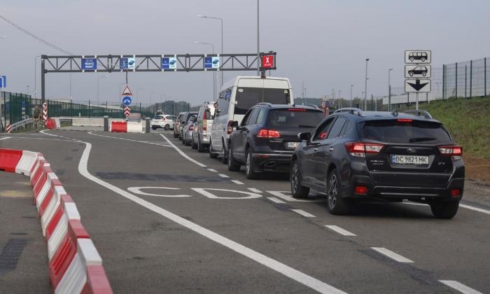 Poland Imposes EU Ban on All Russian-Registered Passenger Cars