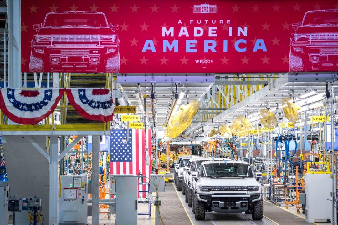 Bipartisan Senators Call for Permitting Reform to Boost Domestic Manufacturing