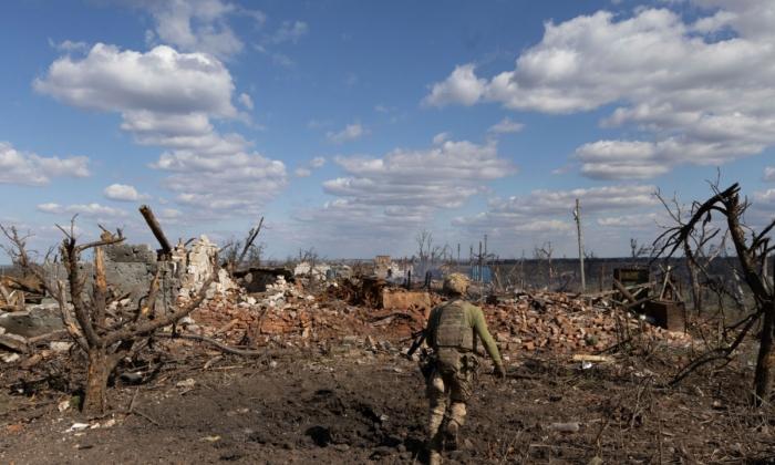 Ukraine Fires 6 Deputy Defense Ministers as Fighting Continues in the East