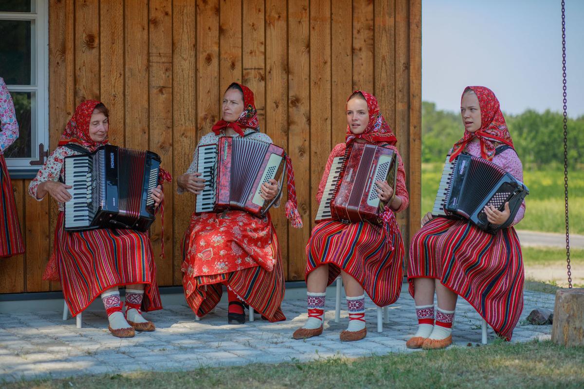 Kihnu women playing the accordion. (Ken Oja/Visit Estonia)