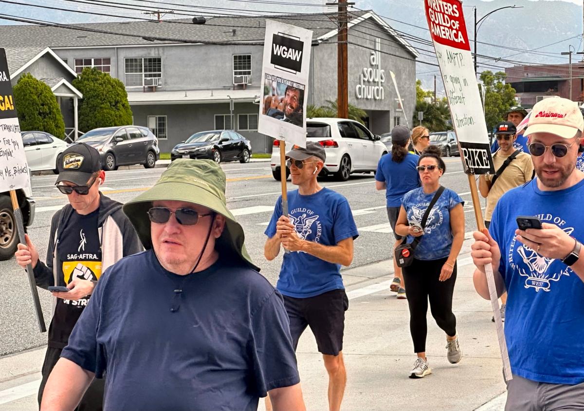  Hollywood actors and writers picketed outside major studios again this week as strikes continued in Burbank, Calif., on Sept 18, 2023. The Writers Guild of America expects to return to contract negotiations Wednesday with major studios and streaming services. (Jill McLaughlin/The Epoch Times)