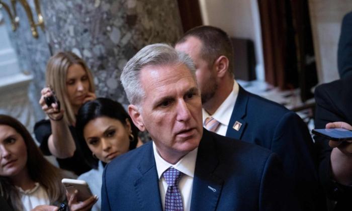 Kevin McCarthy Praised By Democrats After Avoiding Government Shutdown