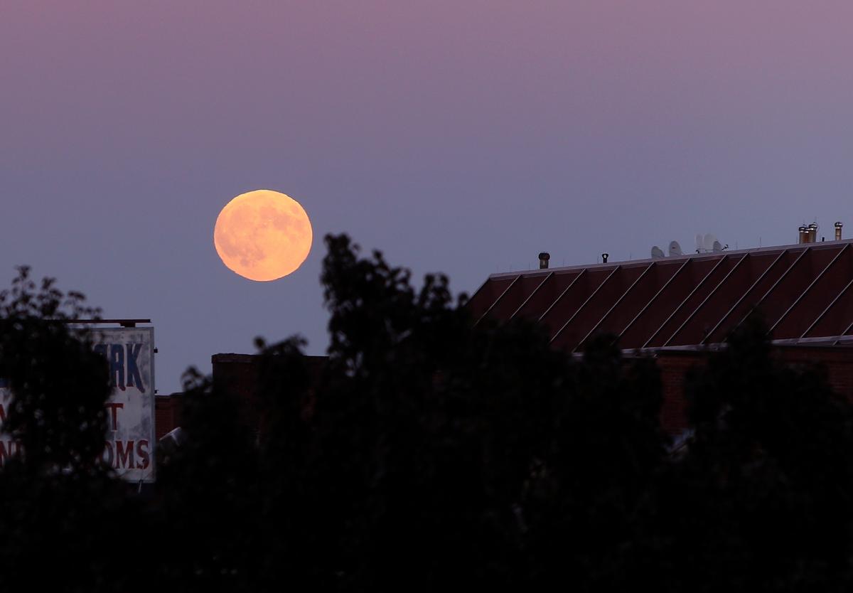 The moon rises over Boston City Hall Plaza on Sept. 27, 2015, in Boston, Massachusetts. (Mike Lawrie/Getty Images)