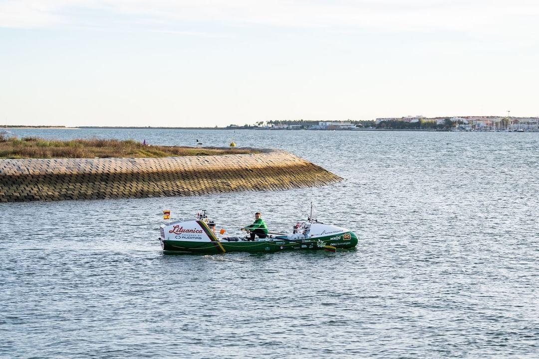 Aurimas Valujavicius rows in the single-seat boat he took across the Atlantic Ocean. (Courtesy of Aurimas Valujavicius)