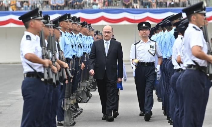 Zheng Yanxiong Review of the Hong Kong Police Force May Symbolize a Takeover by the Liaison Office