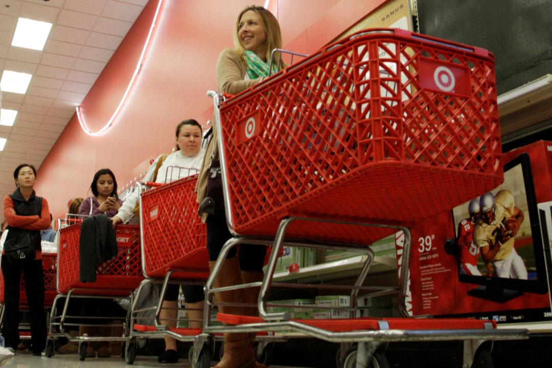 Target to Hire 100,000 Workers for Holiday Season, Start Promotions in October