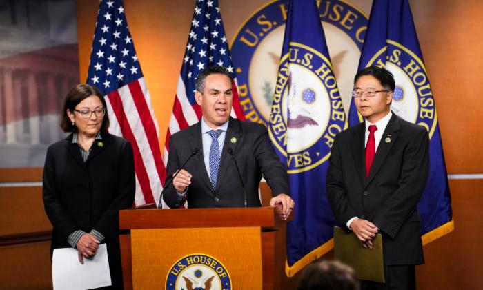 House Democrat Leaders Hold Weekly Press Conference (Nov. 7)