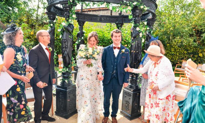 Couple Recreates Wedding Ceremony at Care Home for Grandmom With Alzheimer’s: ‘She Was Overjoyed’