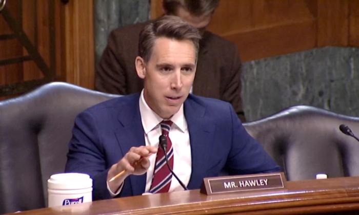 Hawley Proposes Bill to Allow States to Enforce Federal Immigration Laws