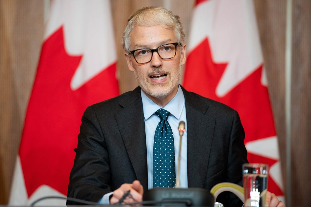 Canada Post Breaking Law by Gathering Info From Envelopes, Parcels: Watchdog