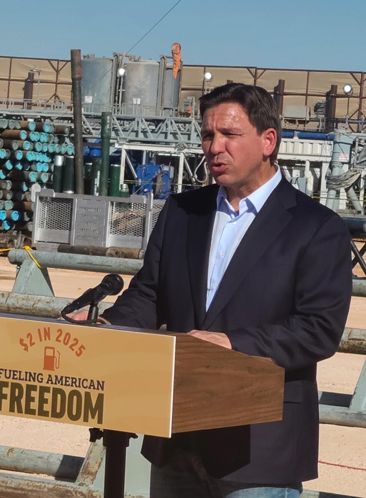 Ron DeSantis said restoring U.S. oil and gas production and exports could help reduce emissions and poverty in the developing world, and cut the oil profits Russia is using to fund its invasion of Ukraine. (Dan M. Berger/The Epoch Times)