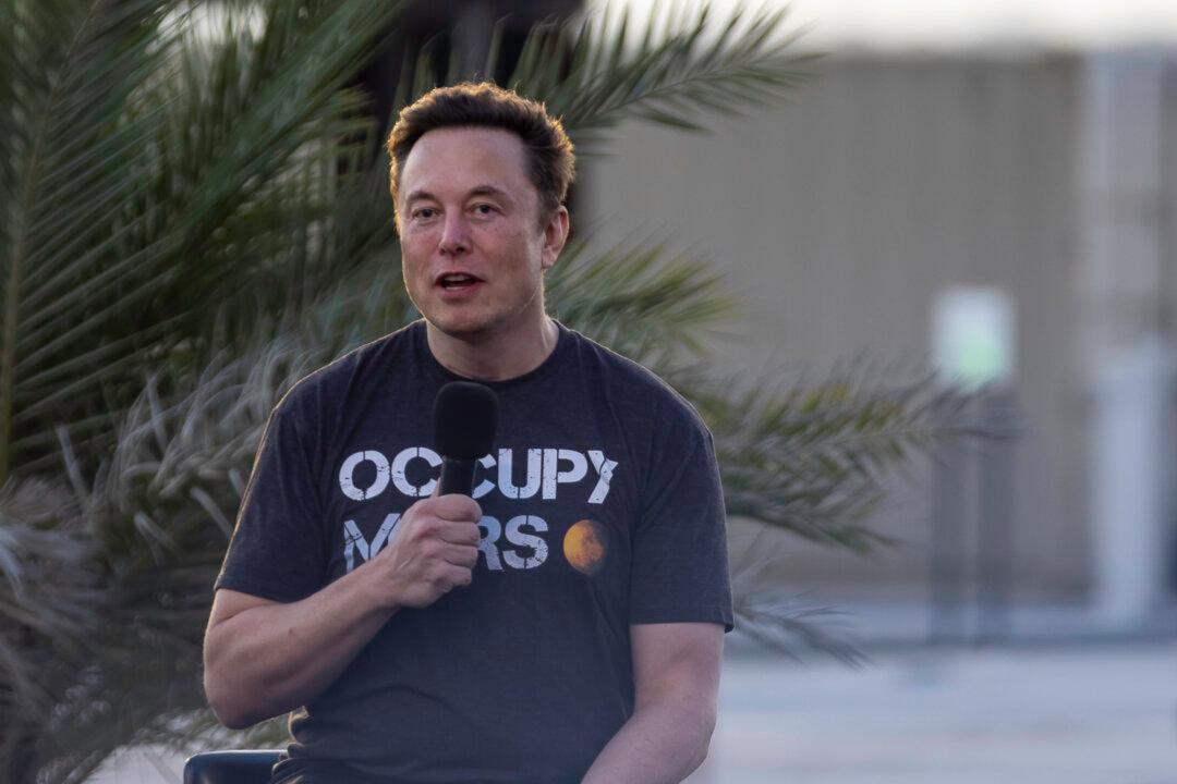 Elon Musk Comments on Canada Requiring Podcasters With Revenues $10 Million or More to Register