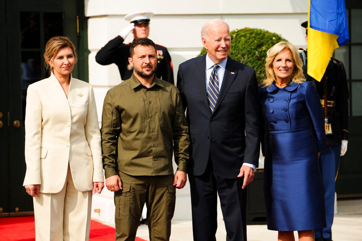 (L-R) First Lady of Ukraine Olena Zelenska and Ukrainian President Volodymyr Zelenskyy meet with U.S. President Joe Biden and U.S. First Lady Jill Biden at the White House in Washington on Sept. 21, 2023. (Madalina Vasiliu/The Epoch Times)