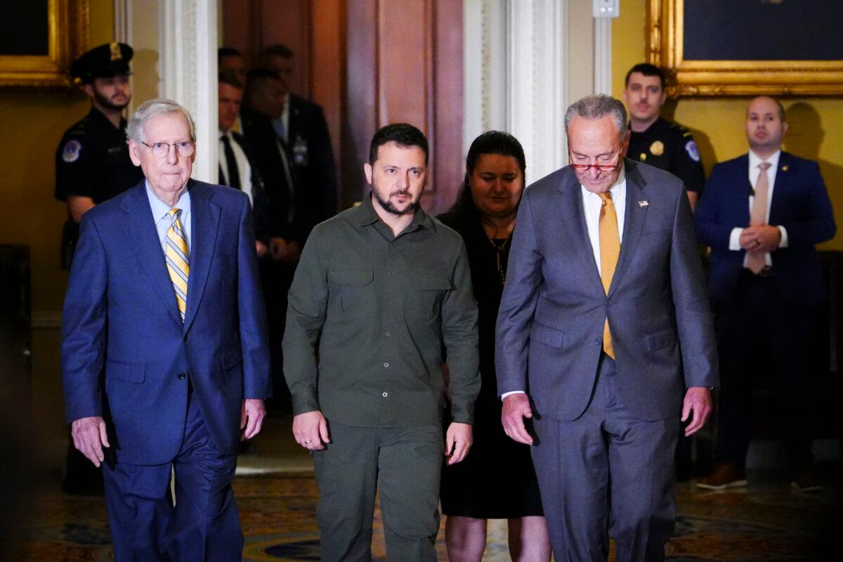 Sen. Mitch McConnell (R-Ky.) (L), Ukrainian President Volodymyr Zelenskyy (C), and Sen. Charles Schumer (D-N.Y.) (R) walk to meet with the Speaker of the House and other lawmakers in Congress in Washington on Sept. 21, 2023. (Madalina Vasiliu/The Epoch Times)