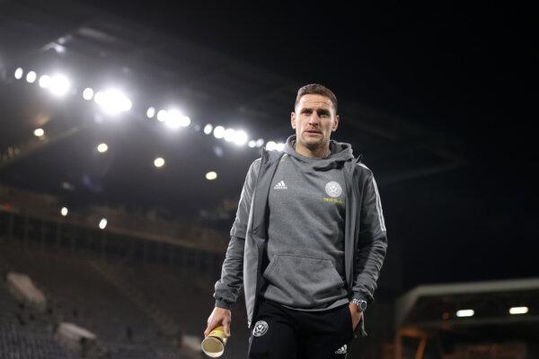 LONDON, ENGLAND - DECEMBER 20: Billy Sharp of Sheffield United inspects the pitch prior to the Sky Bet Championship match between Fulham and Sheffield United at Craven Cottage on December 20, 2021 in London, England. (Photo by Alex Pantling/Getty Images)