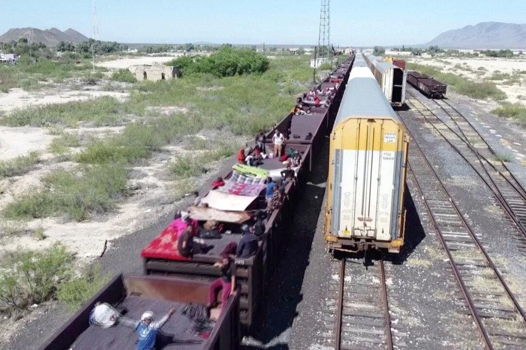 Mexico Vows to Deport Illegal Immigrants From Border Cities, Stop Deadly Hitchhiking on Trains