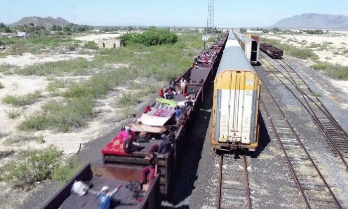 Mexico Vows to Deport Migrants From Border Cities, Stop Deadly Hitchhiking of Freight Trains
