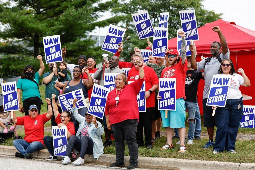 UAW Escalates Strike as Progress Stalls