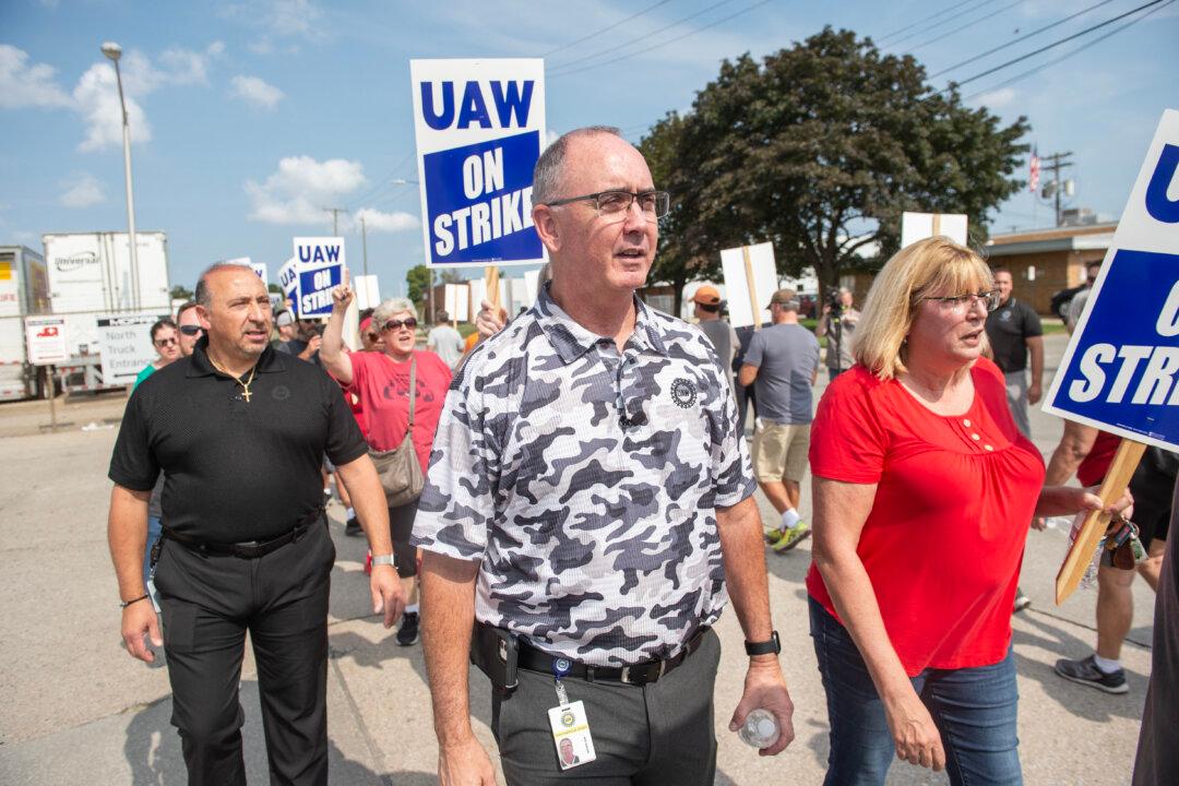 UAW Escalates Auto Strike as Contract Talks Stall
