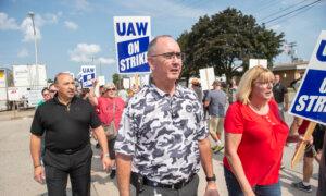 Auto Union President Snubs Trump’s Plan to Rally With Striking UAW Members During 2nd GOP Debate