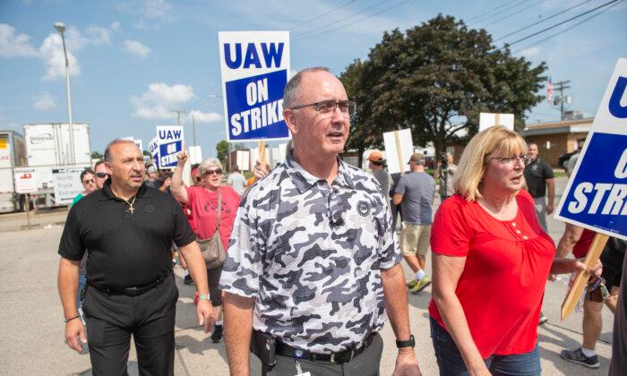 Auto Union President Snubs Trump's Plan to Rally With Striking UAW Members During 2nd GOP Debate