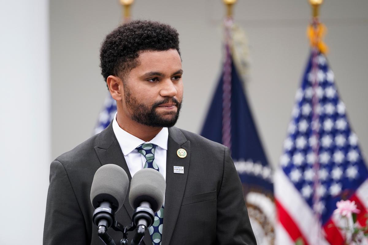 House Democrats Plan Town Halls in GOP Districts thumbnail