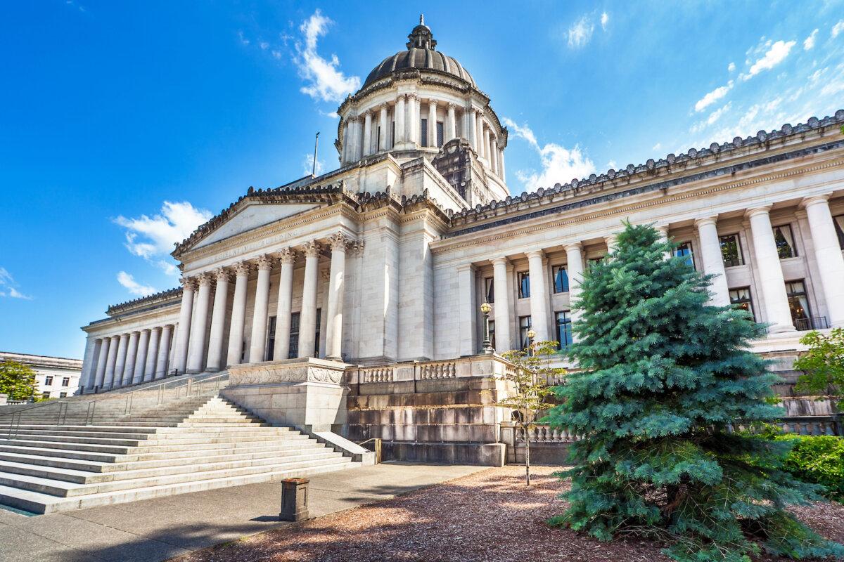 Outside the Washington State Capitol in Olympia, Washington. (SchnepfDesign/Shutterstock)