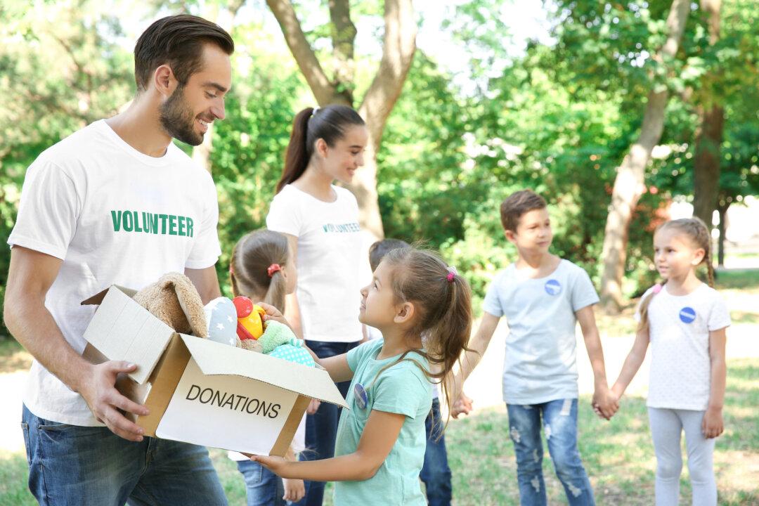 Giving Makes You Happier and Is Contagious—Good Money Revolution (22)