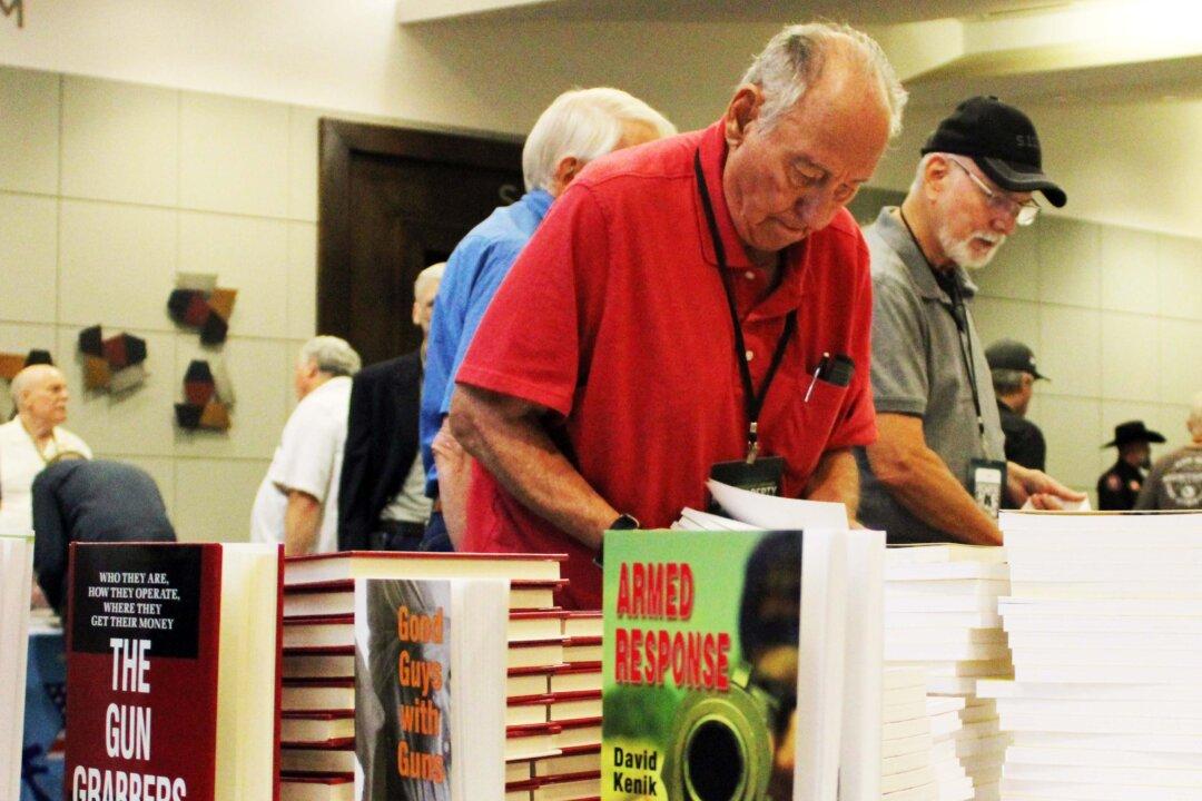 2nd Amendment Advocates Gather in Phoenix to Get Up to Speed, Recharge