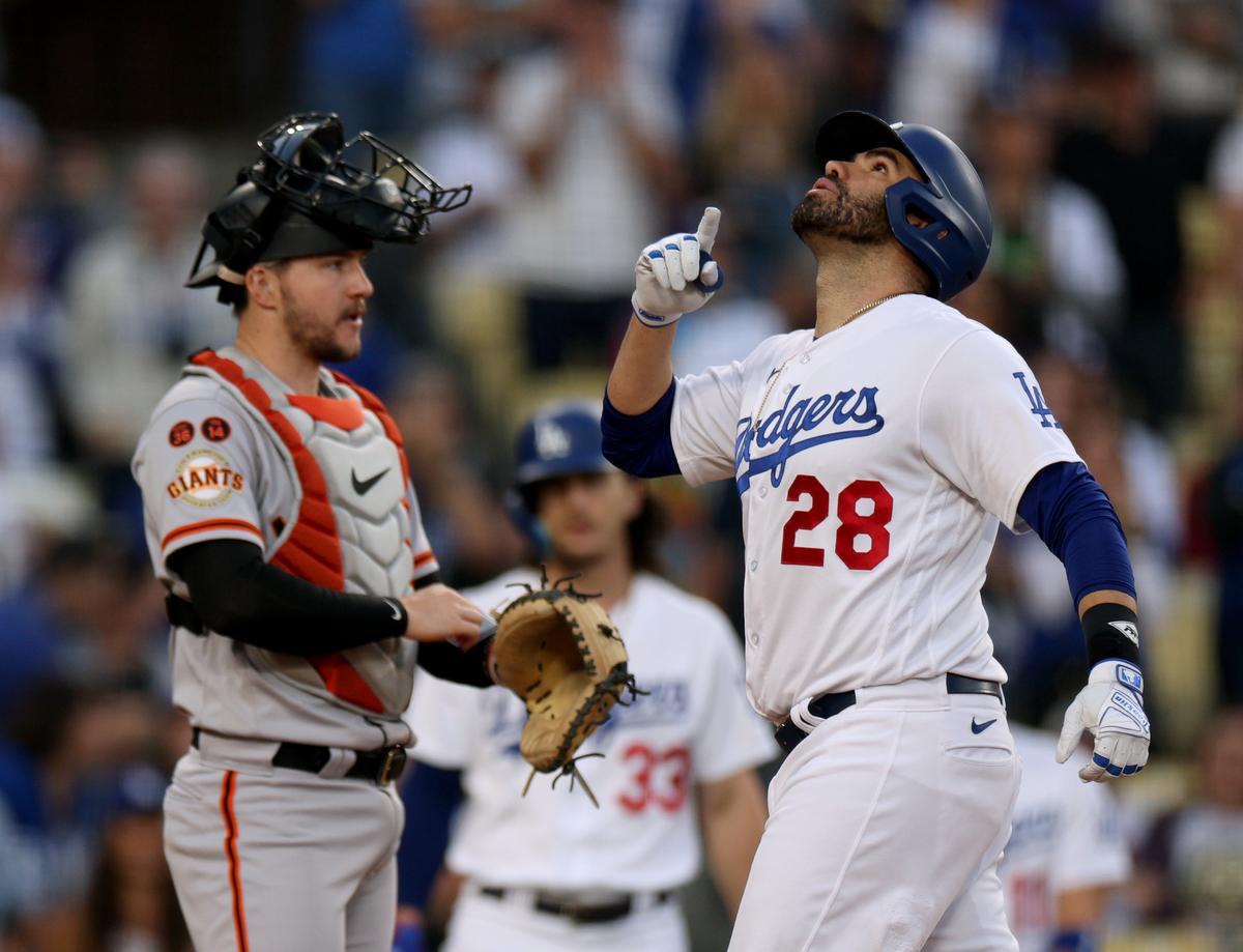 Kershaw Tosses 2-Hit Ball Over 5 Innings and Dodgers Beat Giants 7–0