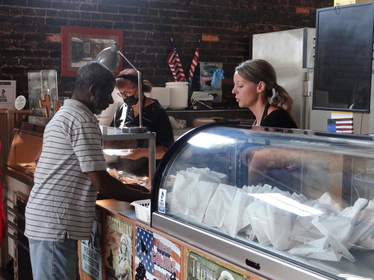 Volunteer Brittany Fuqua takes customers' orders. (Randy Tatano)