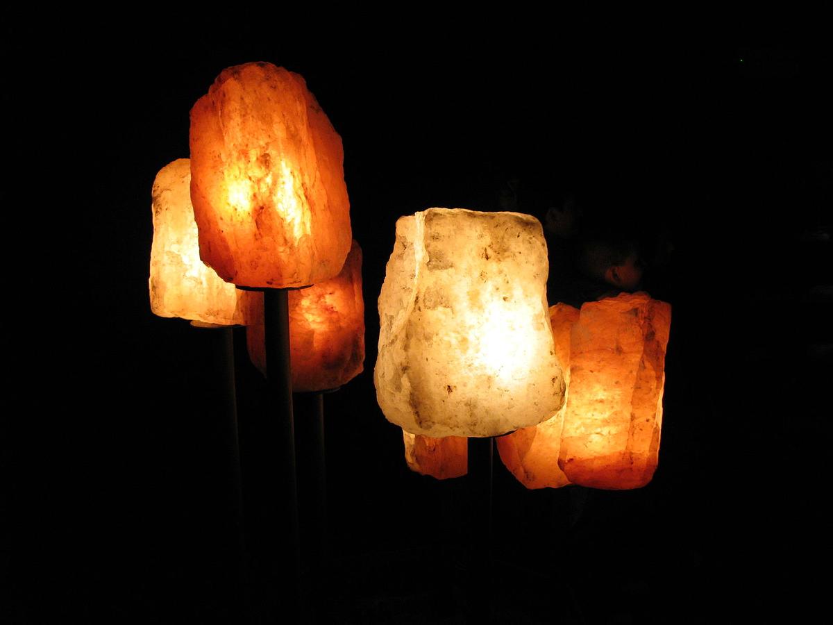 (<a href="https://commons.wikimedia.org/wiki/File:1089_-_Hallstatt_-_Salzbergwerk_-_Salt_Lamps.JPG">Andrew Bossi</a>/<a href="https://creativecommons.org/licenses/by-sa/3.0/">CC BY-SA 3.0</a>)