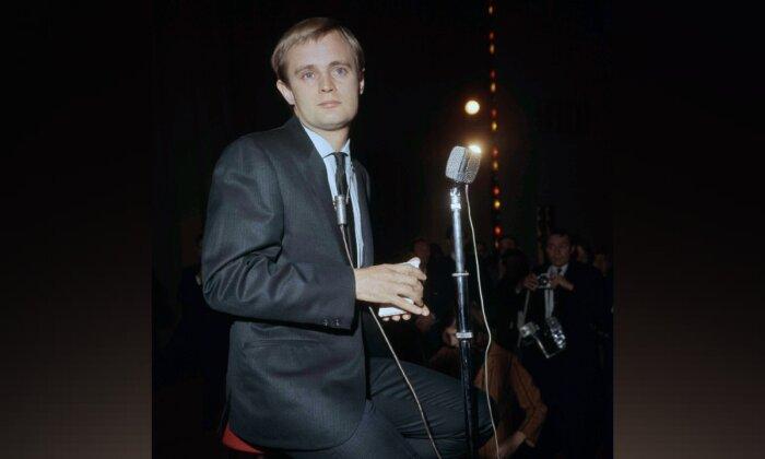David McCallum, Star of Hit TV Series 'The Man From U.N.C.L.E.' and 'NCIS,' Dies at 90