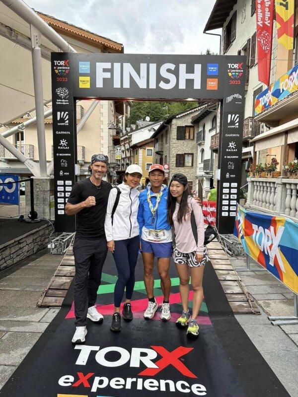 Wong Ho-chung (2nd R) completed the race in 77.5 hours. (Courtesy of Asia Pacific Adventure)