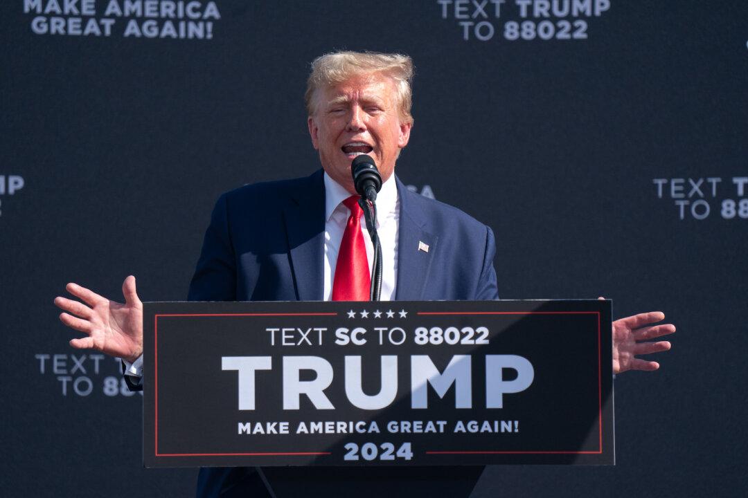 Trump Defends Lindsey Graham After Boos at South Carolina Rally