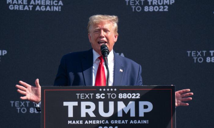 Trump Defends Lindsey Graham After Boos at South Carolina Rally