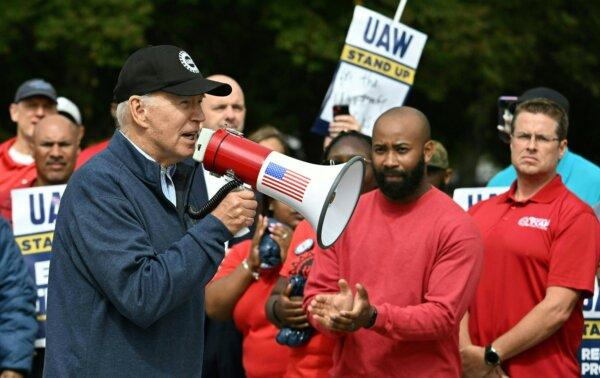  President Joe Biden addresses a UAW picket line at a General Motors Service Parts Operations facility in Belleville, Mich., on Sept. 26, 2023. (Jim Watson/AFP via Getty Images)