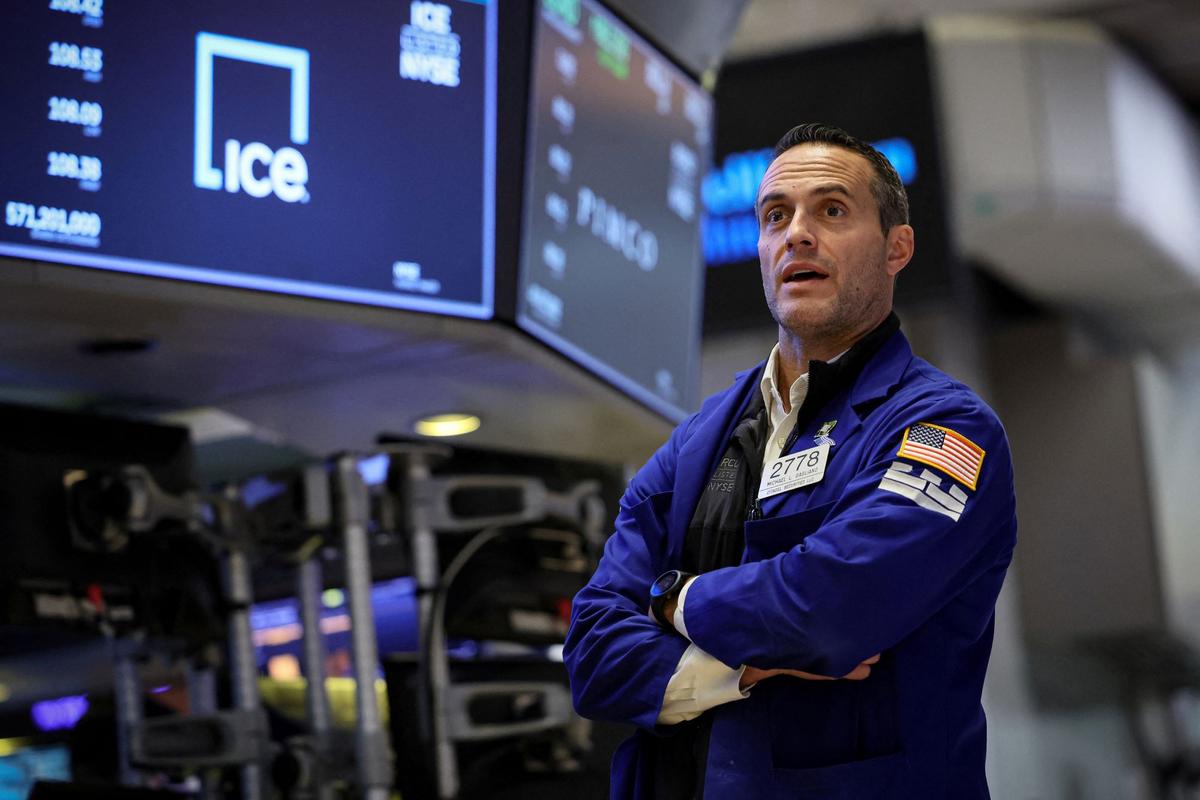 Wall Street Gains at Open After Previous Session's Mauling