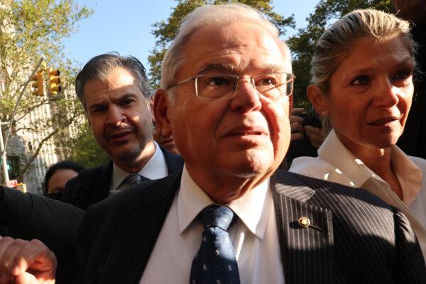 Sen. Bob Menendez (D-N.J.) and his wife, Nadine, arrive at a Manhattan court after they were indicted on bribery charges on Sept.. 27, 2023, in New York City. (Spencer Platt/Getty Images)