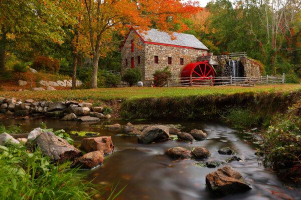  Poems can help us imagine sites on the wayside. The Wayside Inn Grist Mill in Sudbury Mass. (Jay Yuan/Shutterstock)