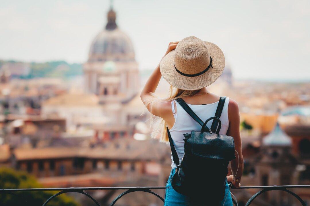 11 Holiday Travel Tips to Keep the Season Merry