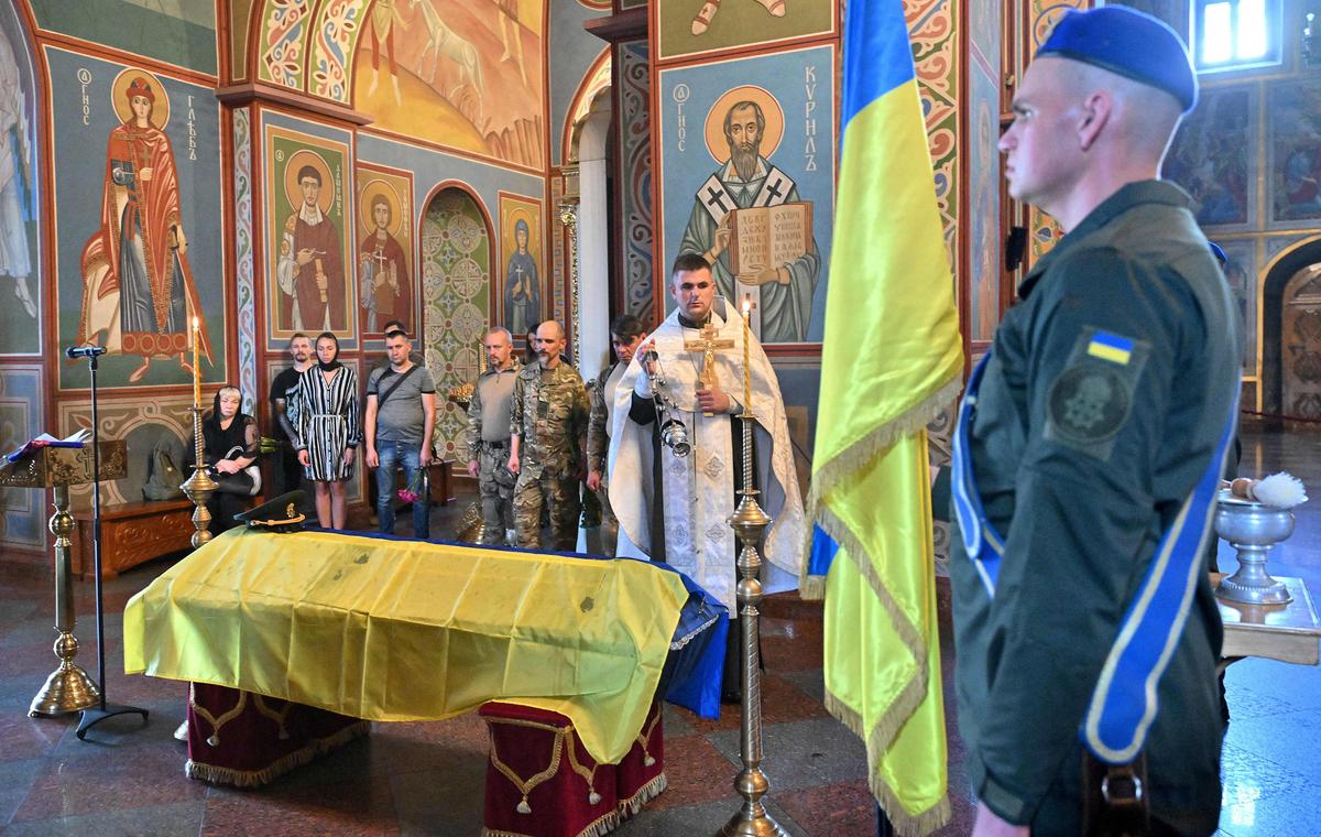 The Ukrainian Gordian Knot