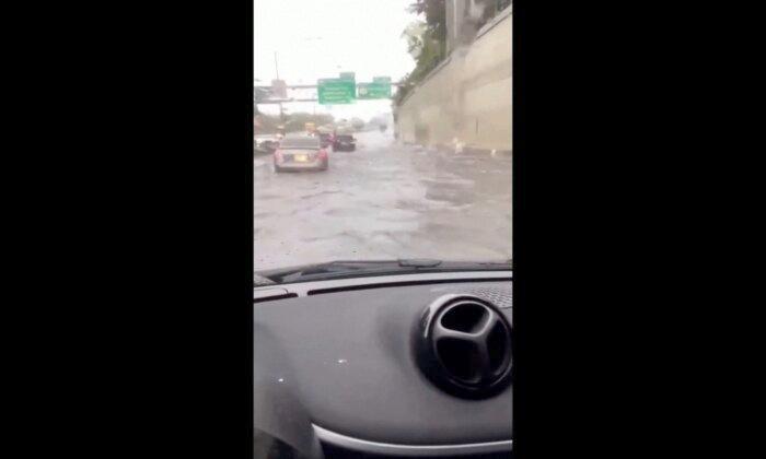 New York Flash Flooding: Buses, Cars Swamped as Floodwaters Ravage Brooklyn, Manhattan, Queens