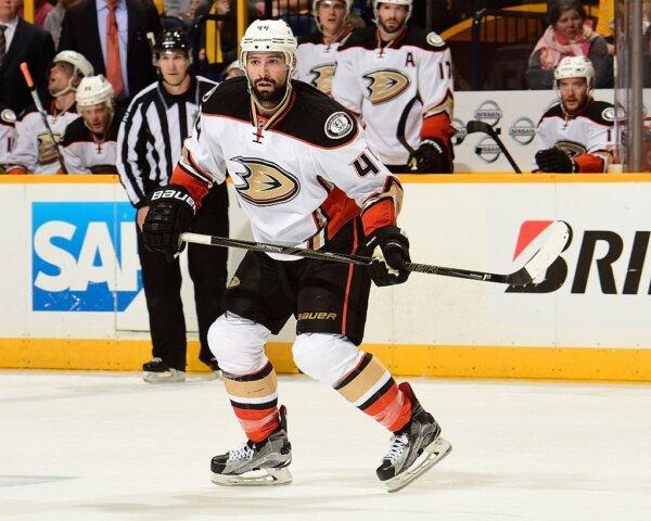 Nate Thompson (44) of the Anaheim Ducks skates against the Nashville Predators during the second period in Game Six of the Western Conference First Round during the 2016 NHL Stanley Cup Playoffs at Bridgestone Arena in Nashville, Tenn., on April 25, 2016. (Frederick Breedon/Getty Images)