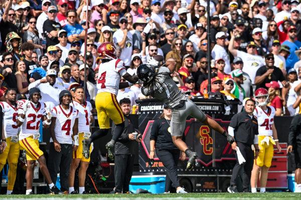 Williams Ties Career High With 6 TD Passes, No. 8 USC Withstands Late Colorado Rally for 48–41 Win