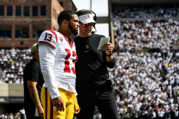 Head coach Lincoln Riley of the USC Trojans discusses the game plan with Caleb Williams (13) in the second half against the Colorado Buffaloes at Folsom Field in Boulder, Colo., on Sept. 30, 2023. (Dustin Bradford/Getty Images)