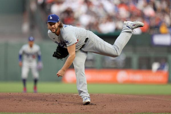 Clayton Kershaw (22) of the Los Angeles Dodgers pitches against the San Francisco Giants in the first inning at Oracle Park in San Francisco on Sept. 30, 2023. (Ezra Shaw/Getty Images)