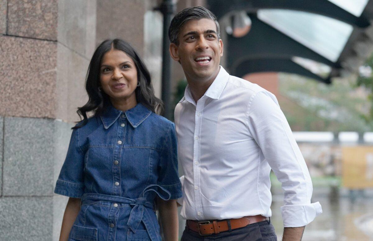 Prime Minister Rishi Sunak and his wife Akshata Murty arriving in Manchester on the eve of the Conservative Party Conference, in Manchester, England, on Sept.30, 2023. (Stefan Rousseau/PA)